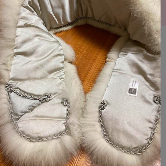 Saga fox fur shawl scarf - Picture 3 of 6